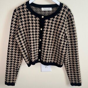 Taylor Women's Black and Tan Houndstooth Cardigan